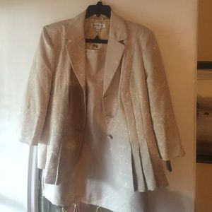 A skirt and jacket suit!!!