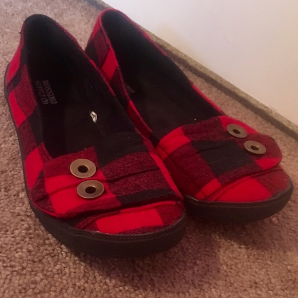 Red & black plaid flats