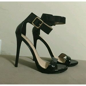 **SOLD ON MERC** Like new! Super sexy heels sz 8