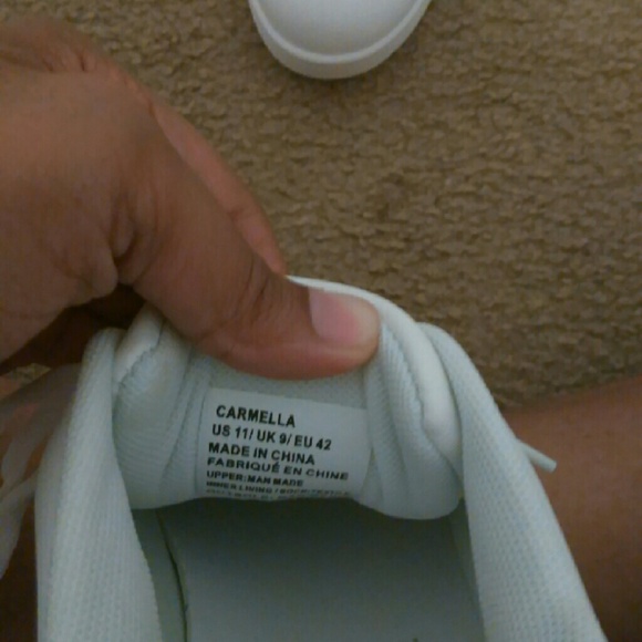 Woman's Just Fab White Shoes - Picture 2 of 4