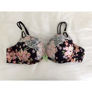 Victoria's Secret 34D Pushup