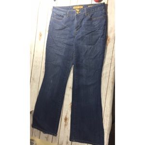 Seven7 Jeans - Seven flares size 10 inseam 31 inches Seven7 Jeans - Seven flares size 10 inseam 31 inches