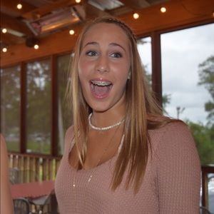 Meet your Posher, Avery