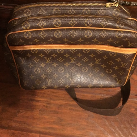 Louis Vuitton carryon.
