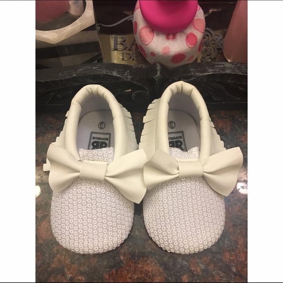 new 6-12mnths moccasins - Picture 3 of 4