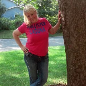 Meet your Posher, Elizabeth