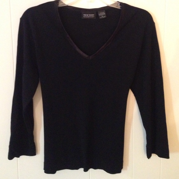✨New York & Company black top✨