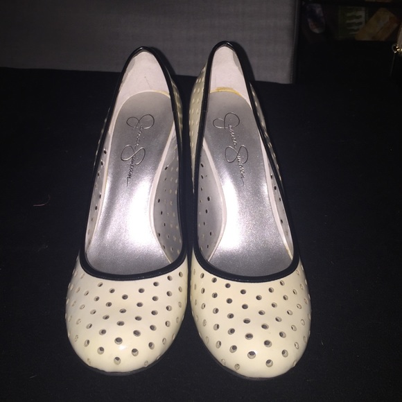 Off white and black patent pump