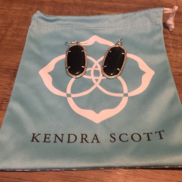 KENDRA SCOTT earrings black and silver