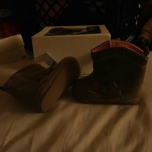 Suede infant boots