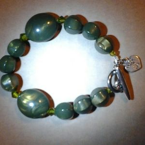 Go army green bracelet /USA HEART