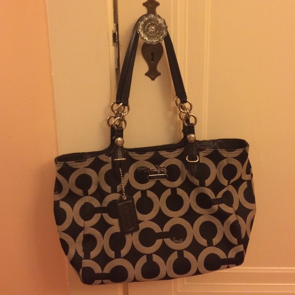 VGUC medium Coach logo bag