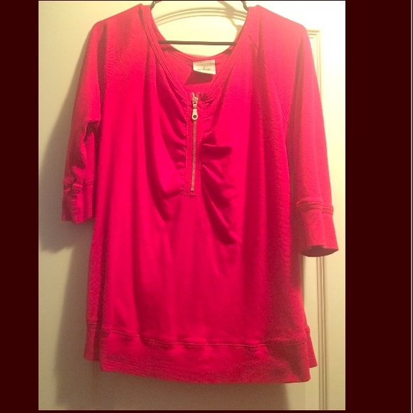 Red zipper top ❤️