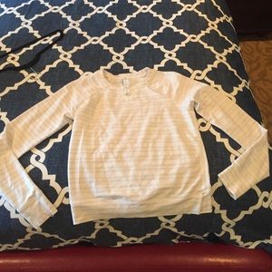 Lululemon long sleeve size 4
