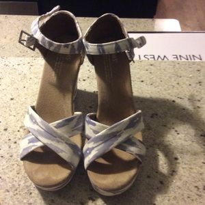 TOMS wedge sandles