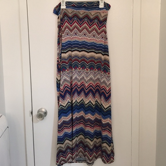Gilli Chevron maxi skirt