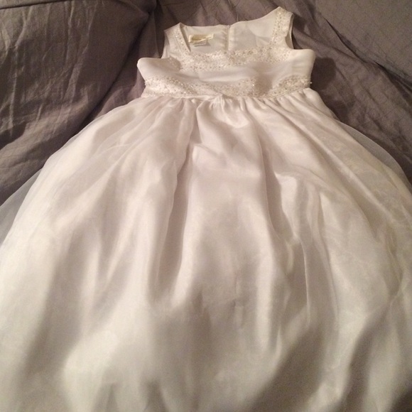 White child's gown - Picture 4 of 4