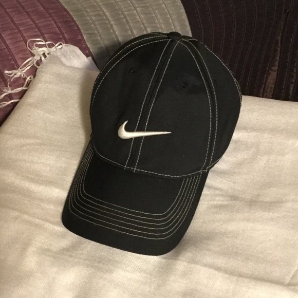 ~SOLD~ Nike Golf Hat, Black & White. OSFM. NWT! - Picture 4 of 4