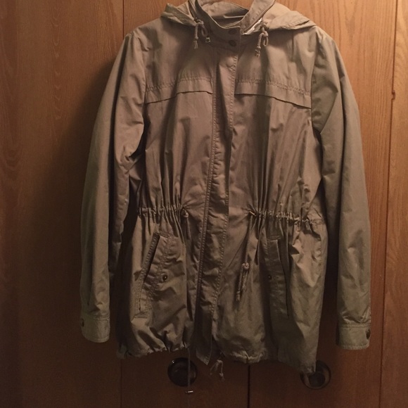 Versatile green rain coat