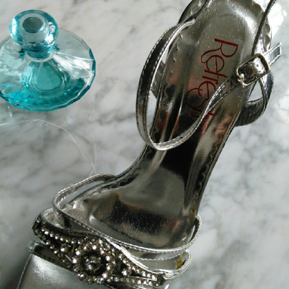 RHINESTONE SILVER SPECIAL OCCASION SHOES SIZE 8 - Picture 2 of 4