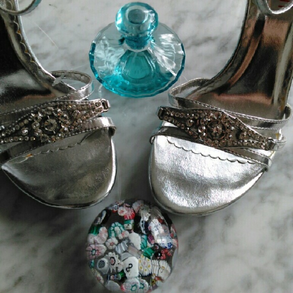 RHINESTONE SILVER SPECIAL OCCASION SHOES SIZE 8 - Picture 3 of 4