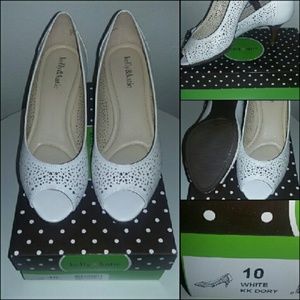 New Kelly & Katie white peep toe shoes