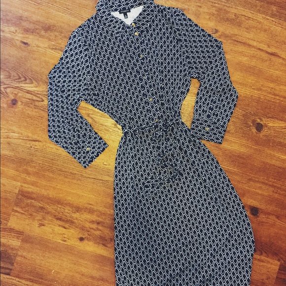 geometric pattern wrap dress.