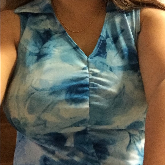 Beautiful medium sleeveless top with collar - Picture 1 of 4