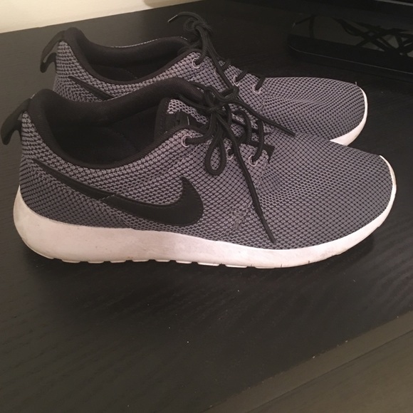Grey and black Nike Roshe