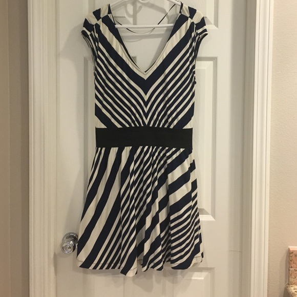 Guess Dresses & Skirts - Navy and white Guess dress, lined with pockets