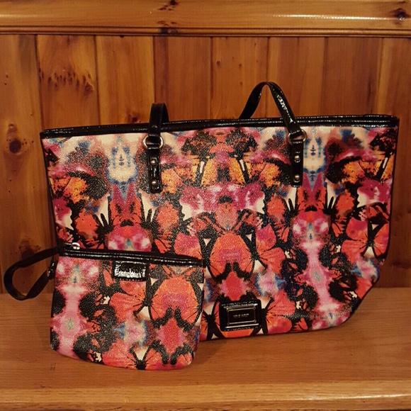 Nine West purse w matching wristlet