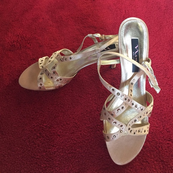 Gold 3 inch shoes!