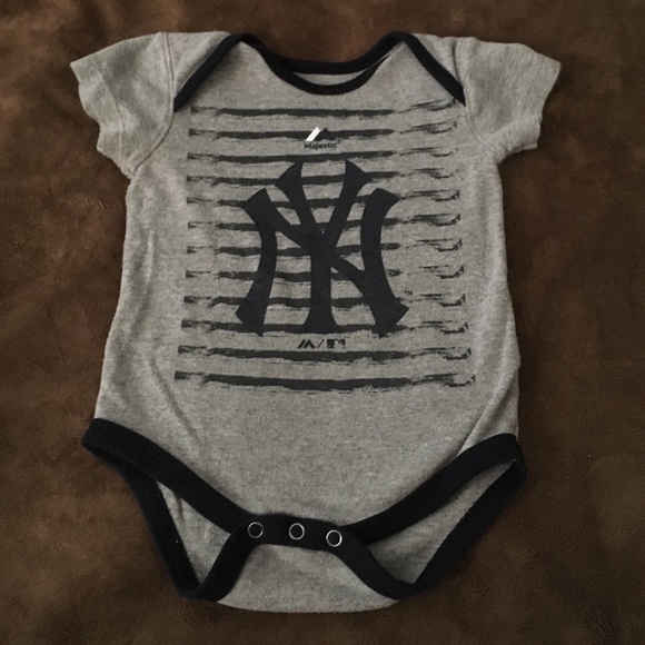 Majestic New York Yankees Onesie - Picture 1 of 2