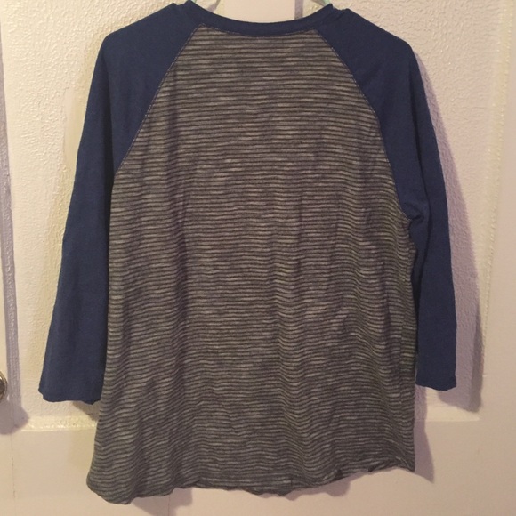SOLD- Men's Gray and Blue Baseball Tee Shirt Large - Picture 2 of 4
