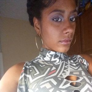 Meet your Posher, Negrita