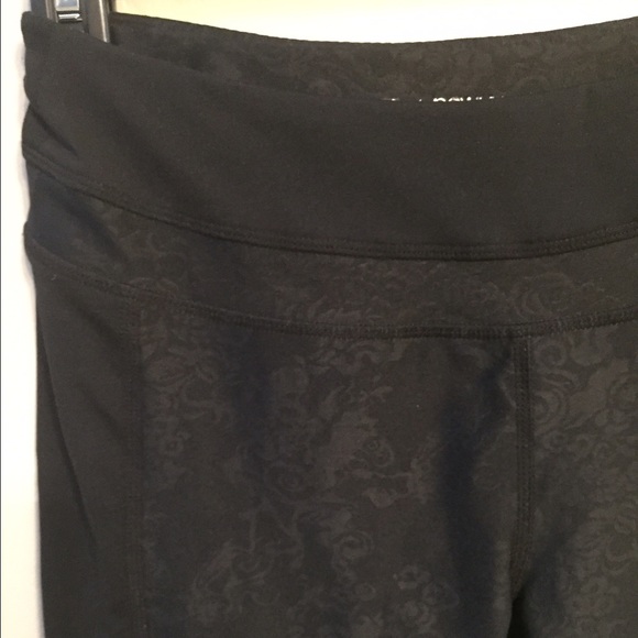 Cynthia Rowley black cropped leggings