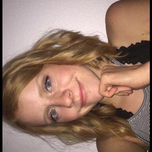 Meet your Posher, Chloe