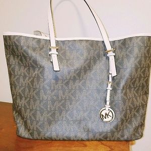Very gently used MK handbag.