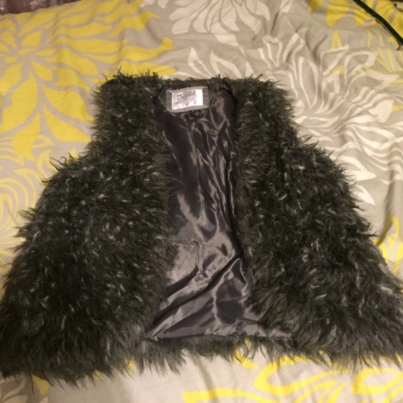 Size 12 kids - Picture 1 of 4