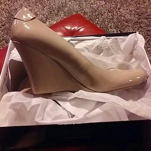 Nine West nude wedge pump, size 10