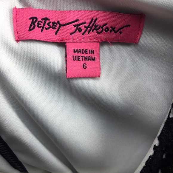 Betsey Johnson beautiful Lace Sheath Dress - Picture 3 of 4