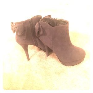 Gray booties with bows 🎀