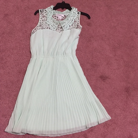 Dress - Picture 2 of 4