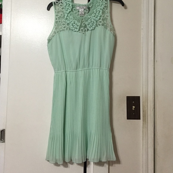 Dress - Picture 4 of 4