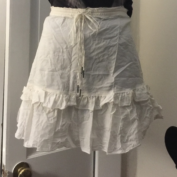 100% cotton A&F cute white skirt.