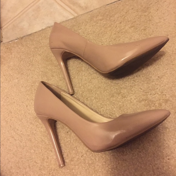 Tan nude heels 7.5