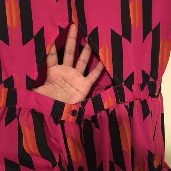 Bold printed dress - Picture 2 of 4