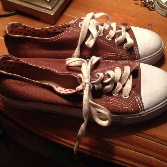 Brown Xhilaration Converse style shoes - Picture 1 of 2