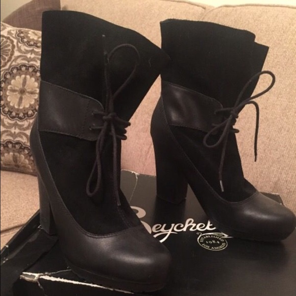 Seychelles Bootie size 8