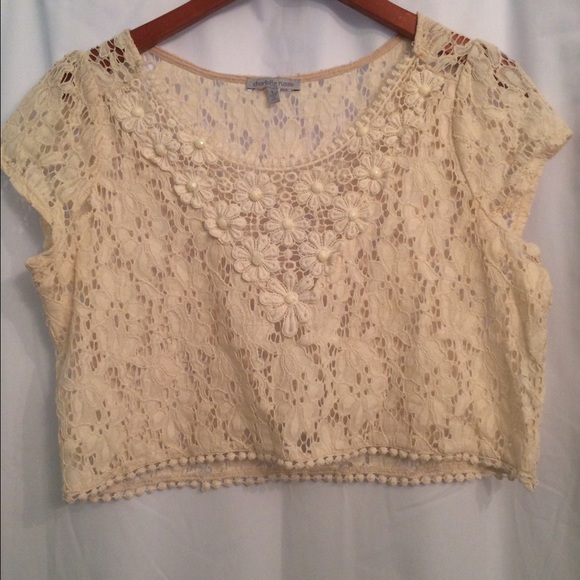 Charlotte Russe Tops - Beautiful lace crop top 😍🐝🙌🏻